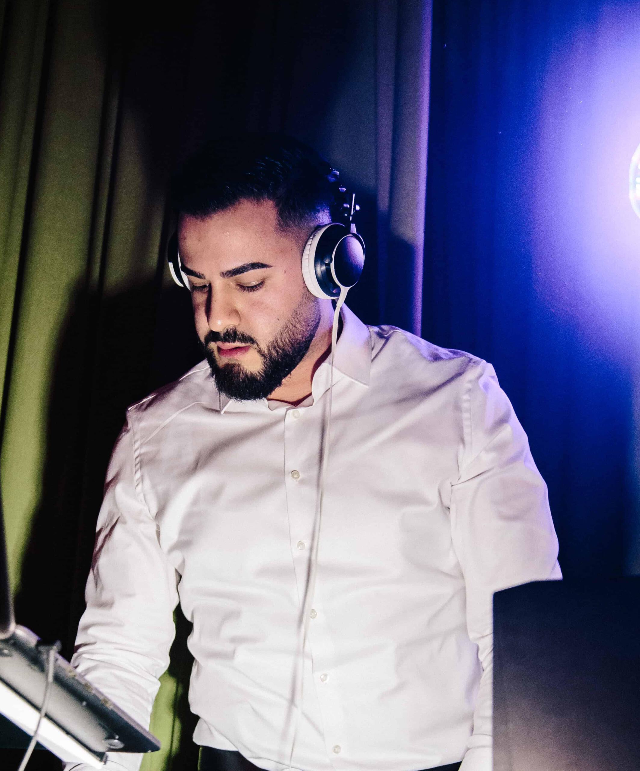 Dj Firmenfeier Frankfurt Dj am Mischpult auf einem Event in Frankfurt